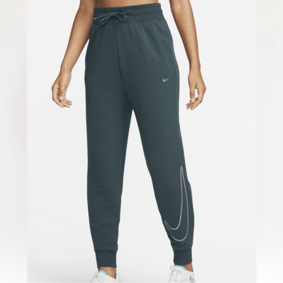 Nike Women Dri-FIT One French Terry Graphic Hoodie&high waisted 7/8 joggers set - Picture 5 of 16